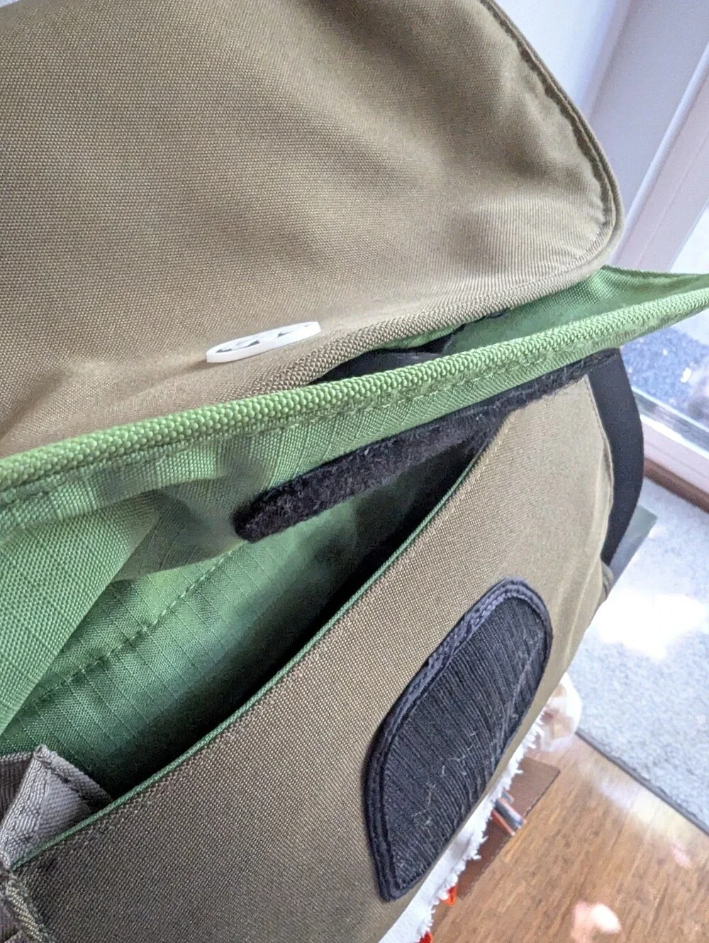 Crumpler 7 Million Dollar Messenger Sling 13L - Rifle Green